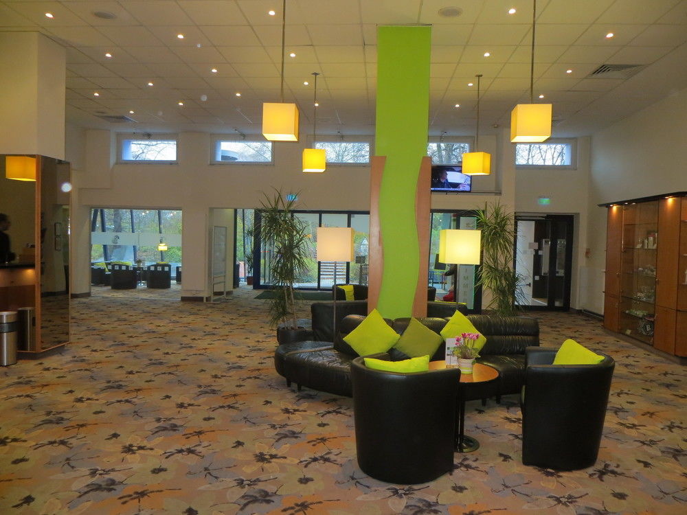 Отель Moxy Humboldthain Park 4*